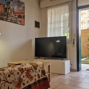 Apartment Fiorilli House - Fair District - Gratis Private Parking, Bologna