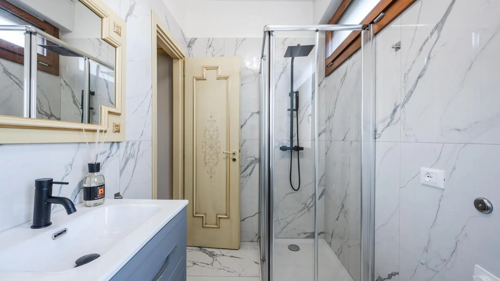 Ab Plus - Via Riva Di Reno 29 ボローニャ イタリア